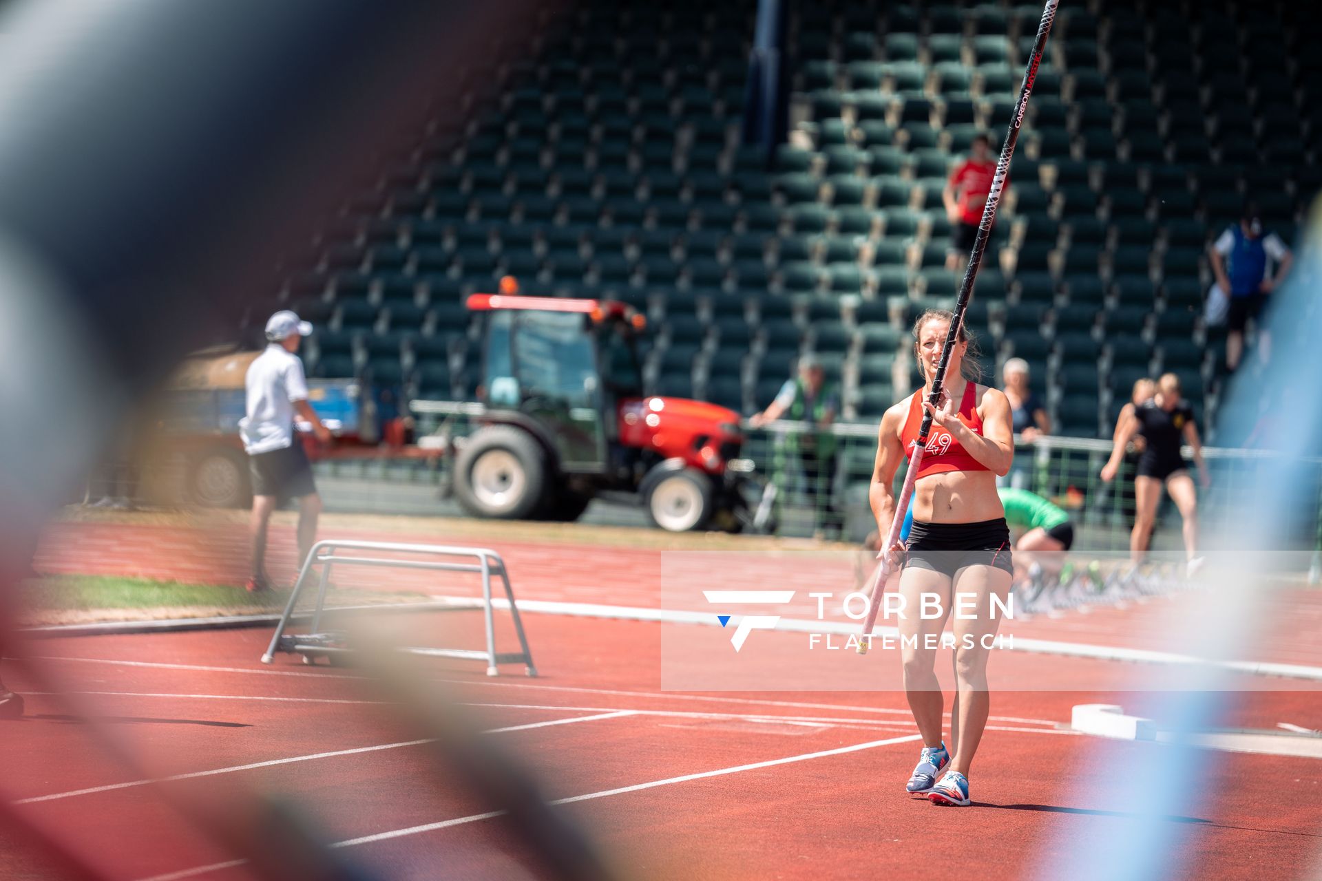 Annika Roloff (MTV 49 Holzminden) beim Stabhochspringen am 02.07.2022 waehrend den NLV+BLV Leichtathletik-Landesmeisterschaften im Jahnstadion in Goettingen (Tag 1)